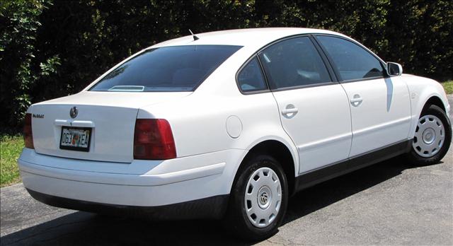Volkswagen Passat 2001 photo 1