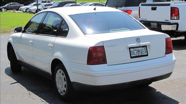 Volkswagen Passat 2001 photo 2