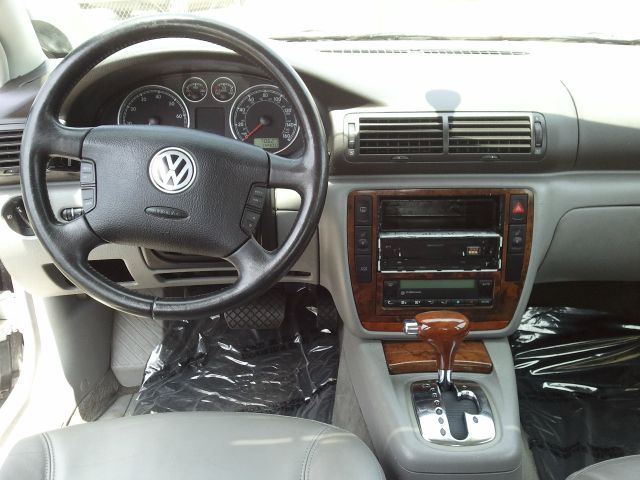 Volkswagen Passat 2001 photo 2