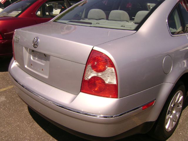 Volkswagen Passat 2001 photo 1