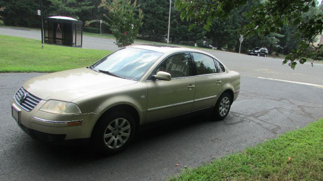 Volkswagen Passat FWD 4dr Sport Sedan