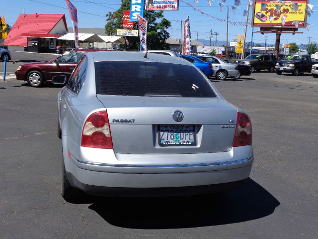 Volkswagen Passat 2001 photo 1