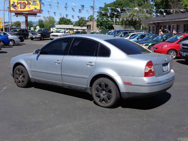 Volkswagen Passat 2001 photo 2