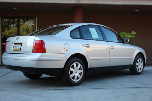 Volkswagen Passat 2001 photo 2