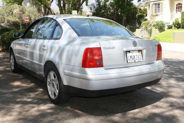 Volkswagen Passat 2001 photo 1