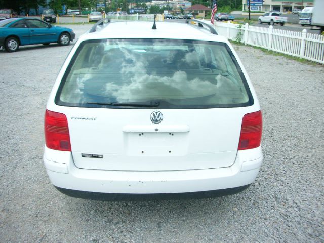Volkswagen Passat FWD 4dr Sport Wagon