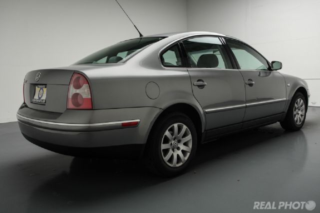 Volkswagen Passat 2002 photo 2