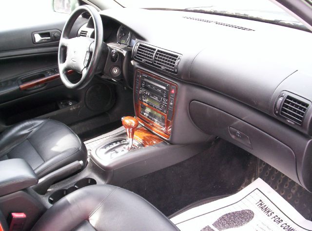 Volkswagen Passat LS W/leather Seats Sedan