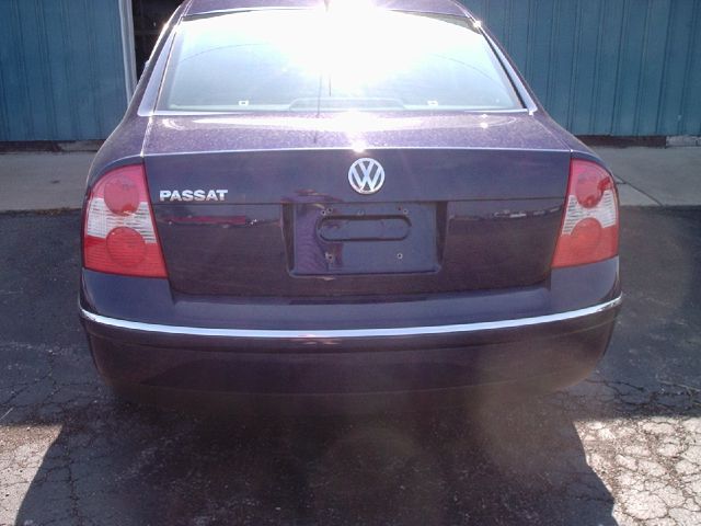 Volkswagen Passat FWD 4dr Sport Sedan