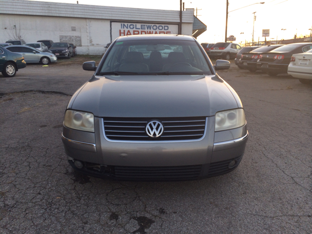 Volkswagen Passat LS W/leather Seats Sedan