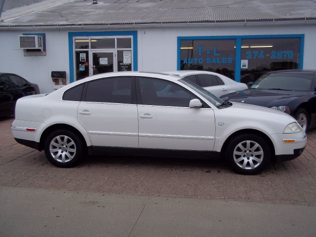 Volkswagen Passat FWD 4dr Sport Sedan