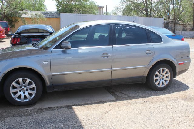 Volkswagen Passat FWD 4dr Sport Sedan