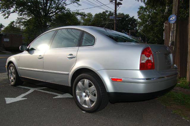 Volkswagen Passat LS W/leather Seats Sedan