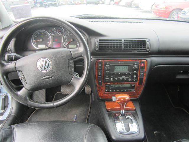 Volkswagen Passat SE Crew Cab 4WD FFV Sedan