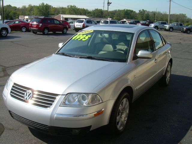 Volkswagen Passat 2002 photo 1