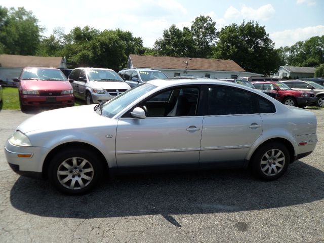 Volkswagen Passat FWD 4dr Sport Sedan