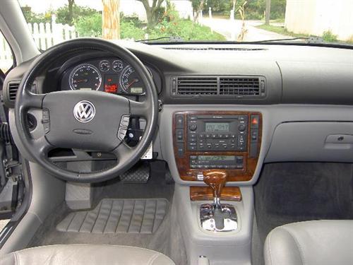 Volkswagen Passat 2002 photo 1