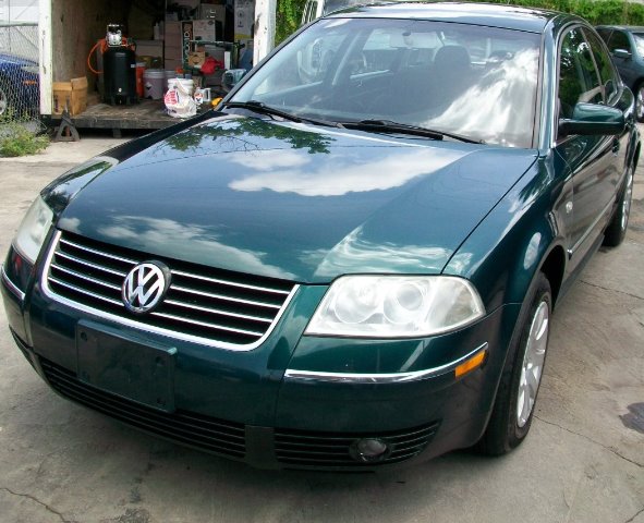 Volkswagen Passat FWD 4dr Sport Sedan