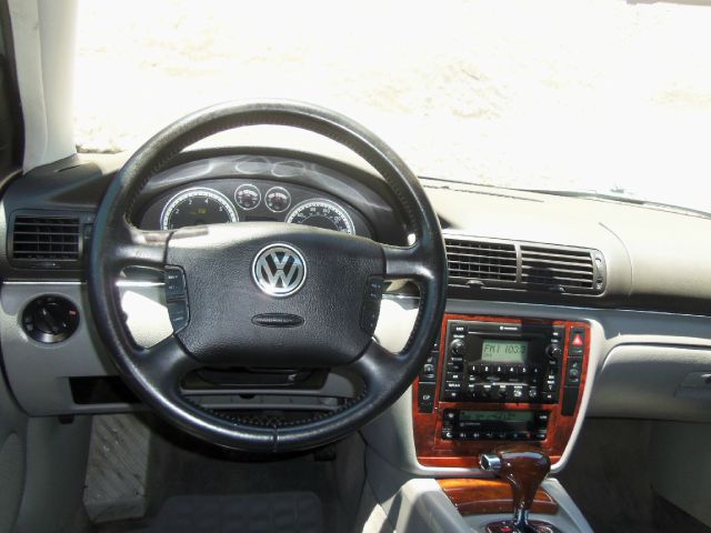 Volkswagen Passat 2002 photo 1