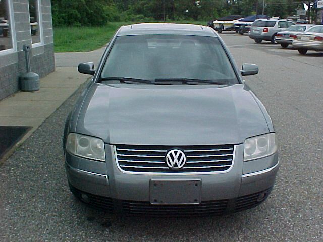 Volkswagen Passat FWD 4dr Sport Sedan