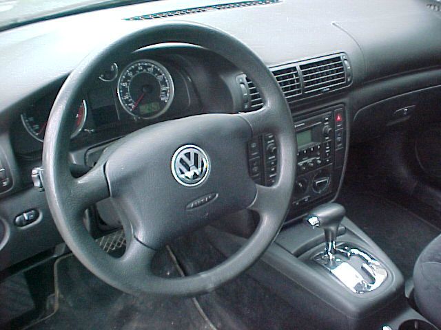 Volkswagen Passat 2002 photo 1