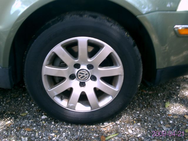 Volkswagen Passat FWD 4dr Sport Wagon