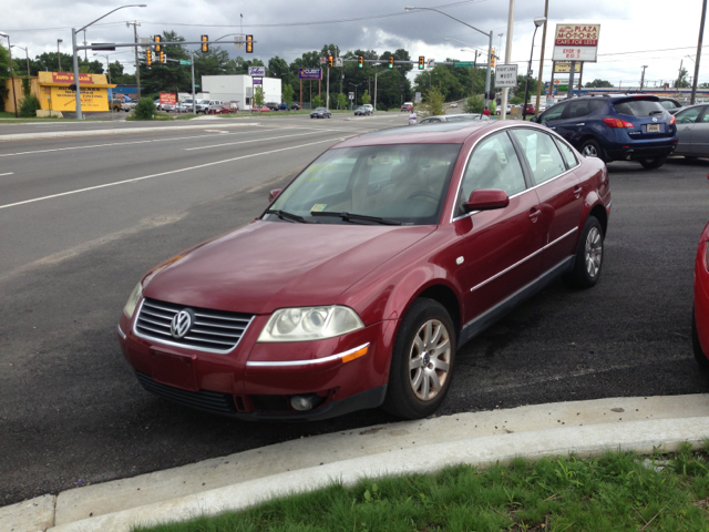Volkswagen Passat FWD 4dr Sport Sedan
