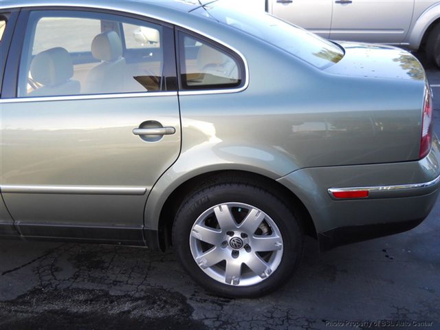 Volkswagen Passat 2003 photo 1
