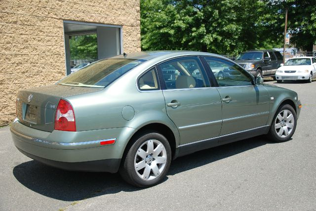 Volkswagen Passat SE Crew Cab 4WD FFV Sedan
