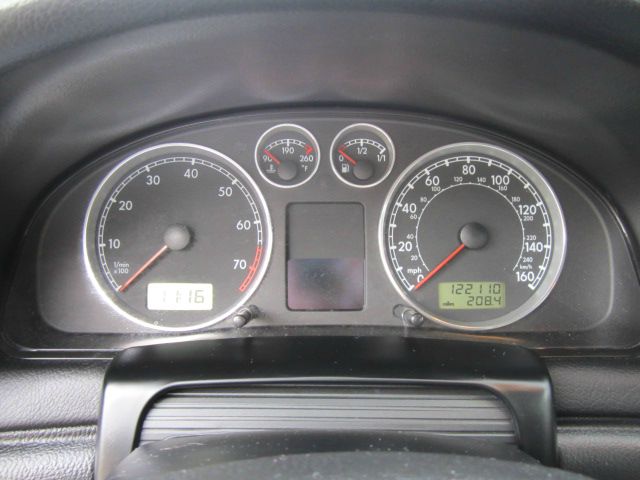 Volkswagen Passat FWD 4dr Sport Sedan