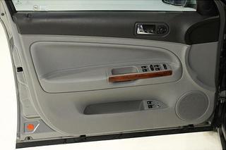 Volkswagen Passat 2003 photo 2