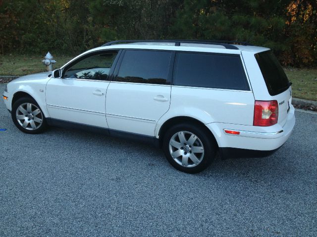 Volkswagen Passat 2003 photo 2