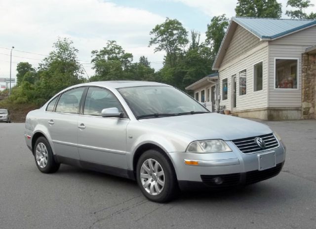 Volkswagen Passat FWD 4dr Sport Sedan