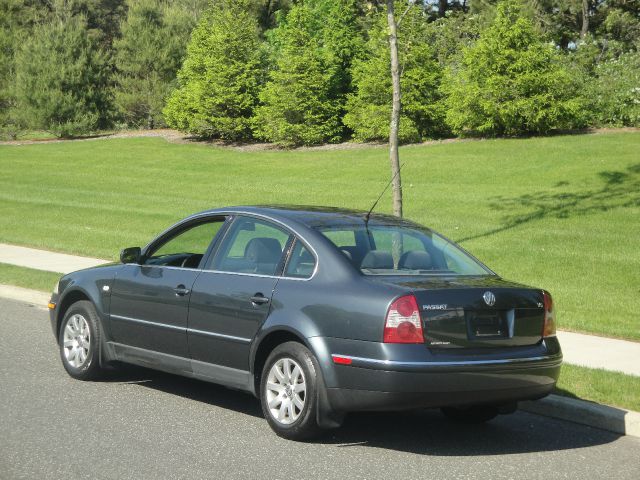 Volkswagen Passat 2003 photo 1