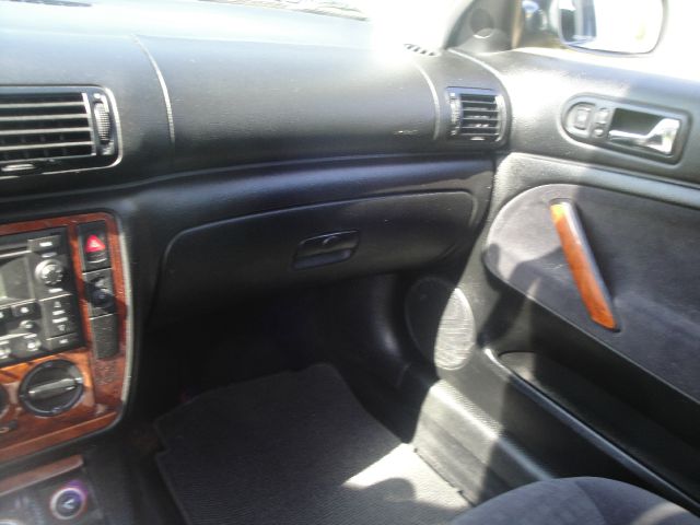 Volkswagen Passat 2003 photo 12