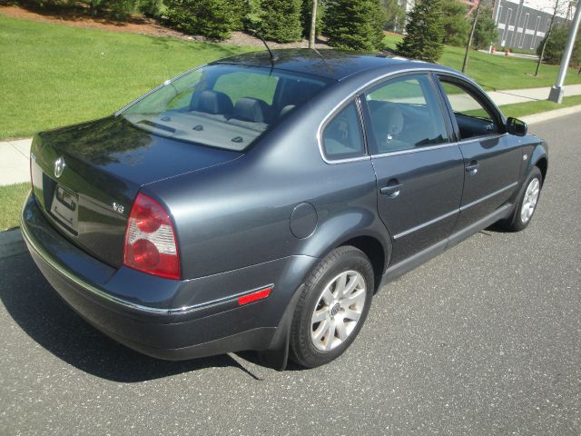 Volkswagen Passat 2003 photo 17