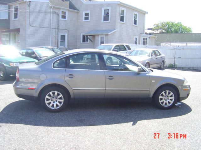 Volkswagen Passat 2003 photo 1