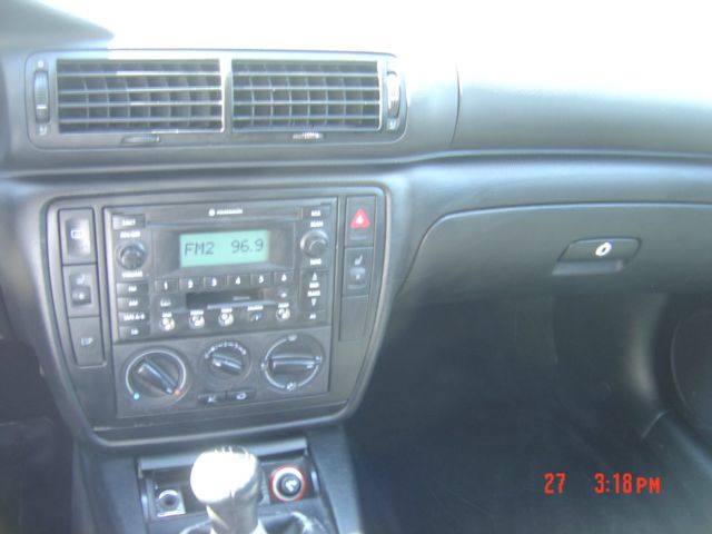 Volkswagen Passat 2003 photo 11