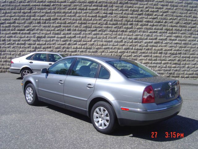 Volkswagen Passat 2003 photo 16
