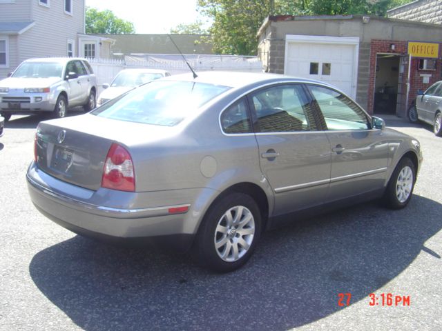 Volkswagen Passat 2003 photo 2