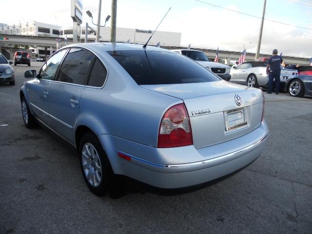 Volkswagen Passat 2003 photo 2