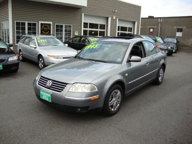 Volkswagen Passat FWD 4dr Sport Sedan