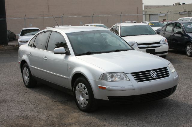 Volkswagen Passat 2003 photo 1