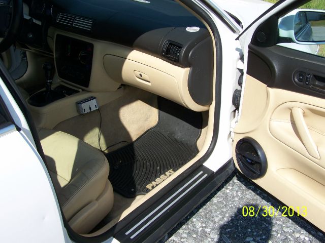 Volkswagen Passat 2003 photo 2