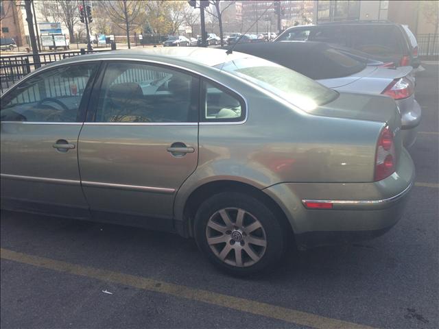 Volkswagen Passat 2003 photo 1