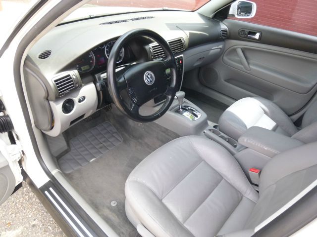 Volkswagen Passat 2003 photo 1