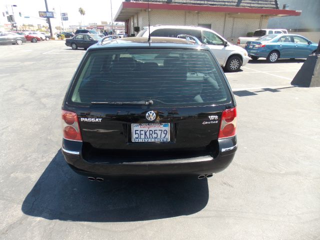 Volkswagen Passat 2003 photo 1