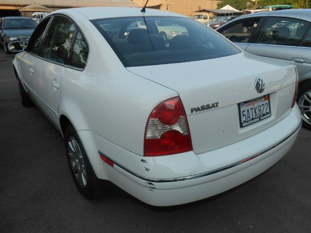 Volkswagen Passat 2003 photo 1
