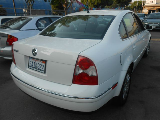 Volkswagen Passat 2003 photo 2