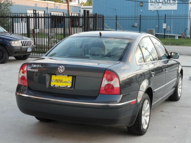 Volkswagen Passat SE Crew Cab 4WD FFV Sedan